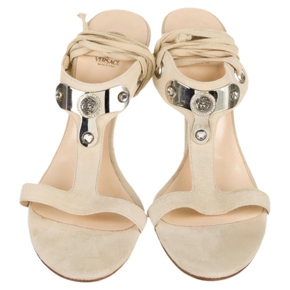 Versace Sandalo Pelle Scamosciata Heels - Picture 3 of 6